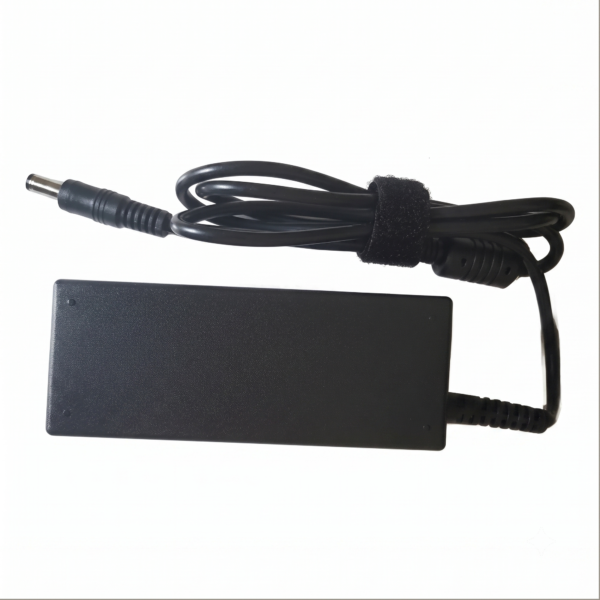 Chargeur PC portable Toshiba 19V 4.74A 5.5x2.5mm 90W Algérie